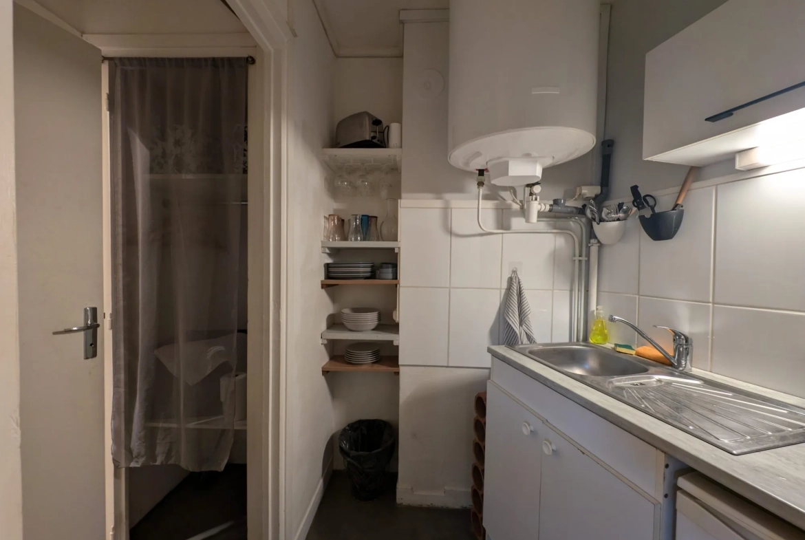 Studio de 30,2 m² à Chamalières avec cave et ascenseur, proximité transports et commerces 