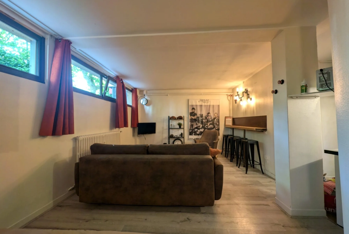 Studio de 30,2 m² à Chamalières avec cave et ascenseur, proximité transports et commerces 