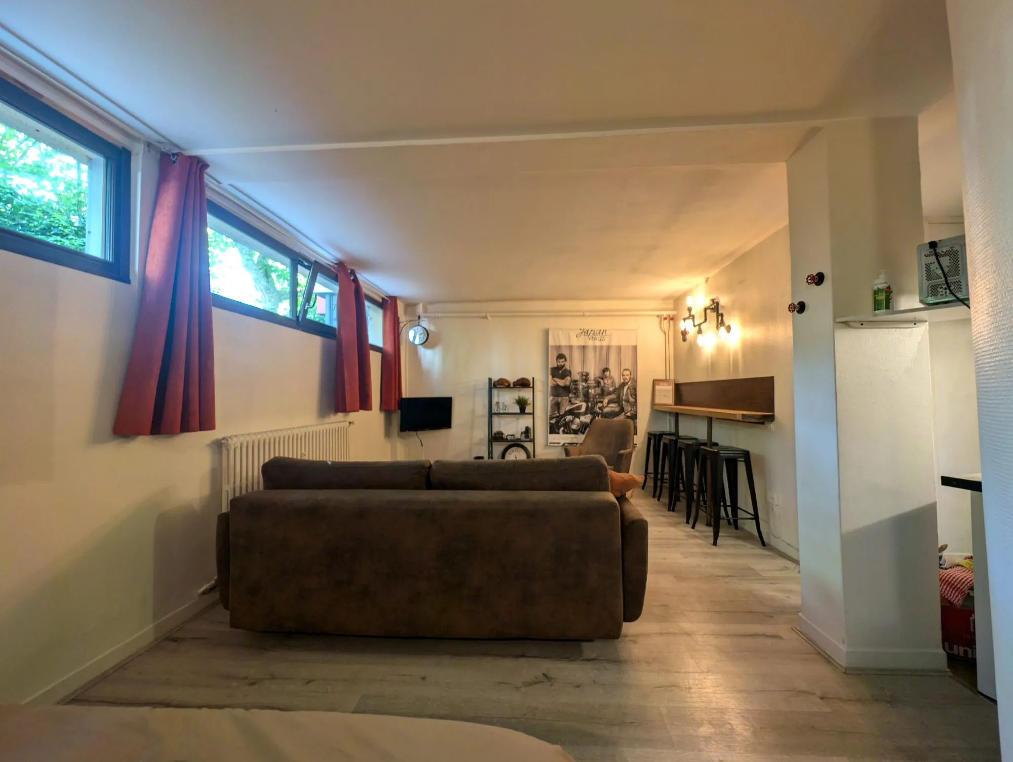 Studio de 30,2 m² à Chamalières avec cave et ascenseur, proximité transports et commerces 