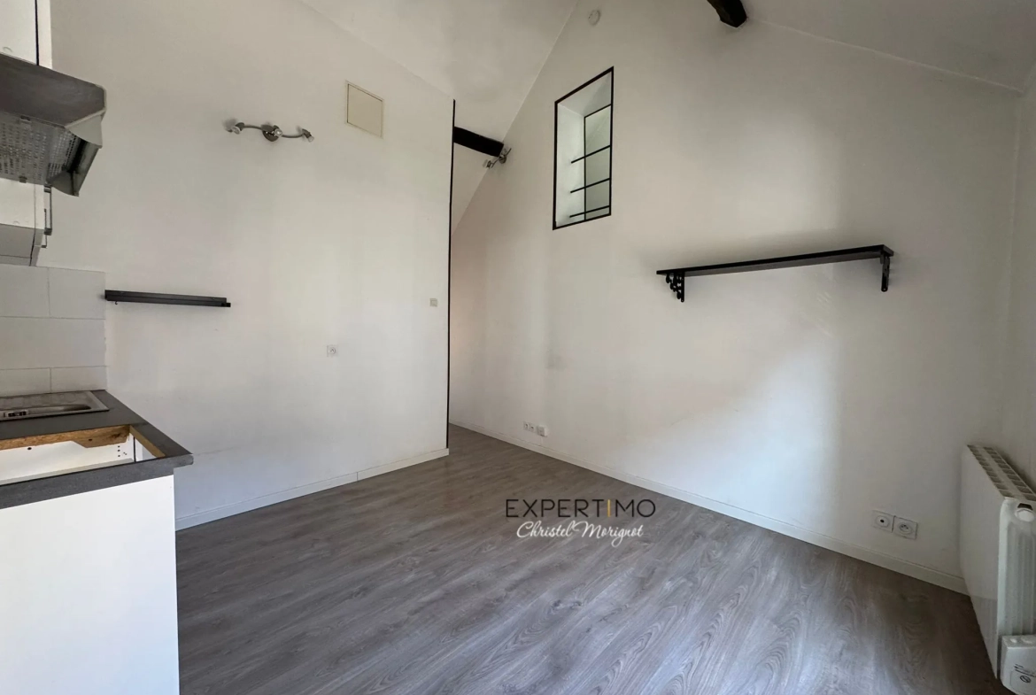 Appartement T2 en Centre-ville d'Esbly avec parking, proche gare et commerces 