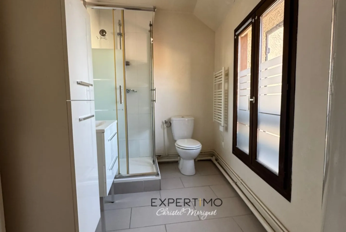 Appartement T2 en Centre-ville d'Esbly avec parking, proche gare et commerces 