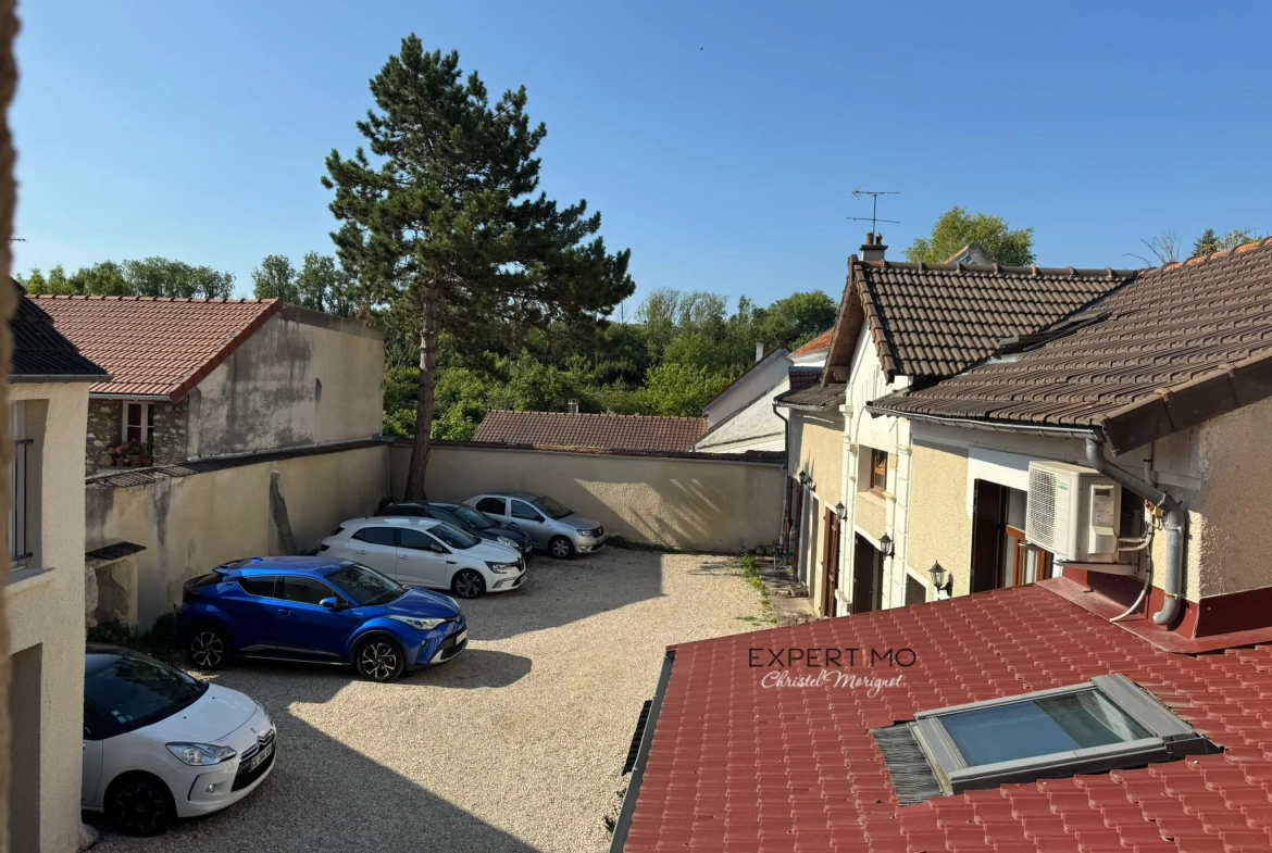 Appartement T2 en Centre-ville d'Esbly avec parking, proche gare et commerces 