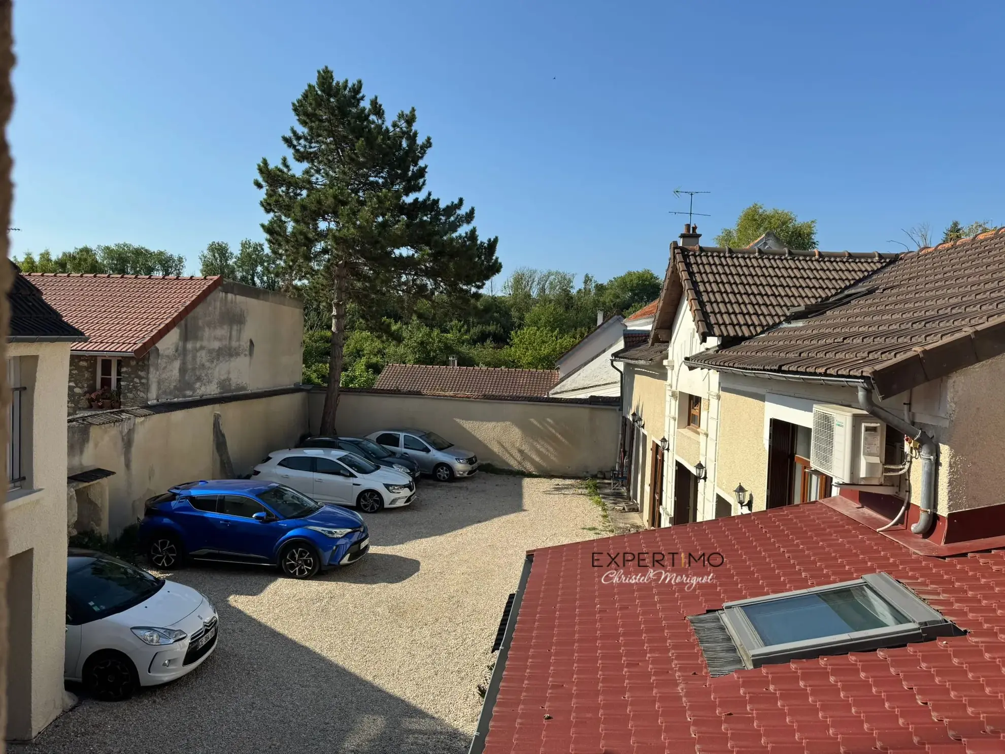 Appartement T2 en Centre-ville d'Esbly avec parking, proche gare et commerces 
