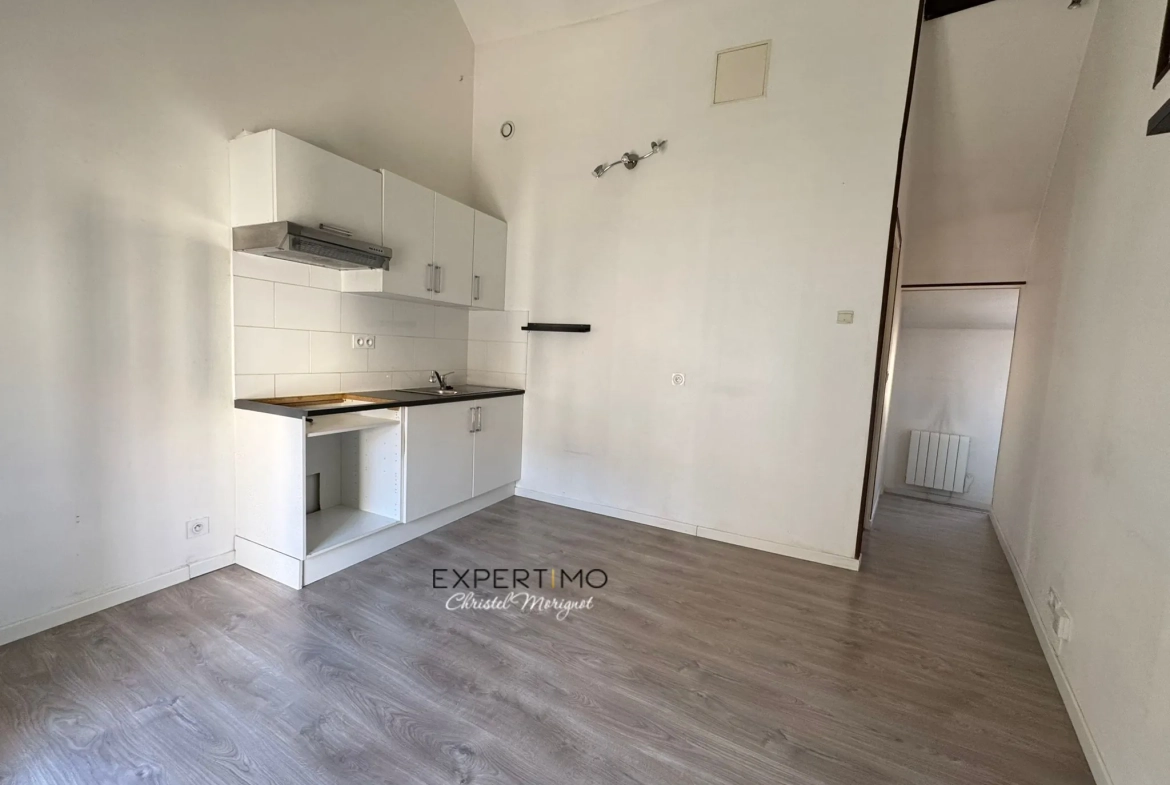 Appartement T2 en Centre-ville d'Esbly avec parking, proche gare et commerces 