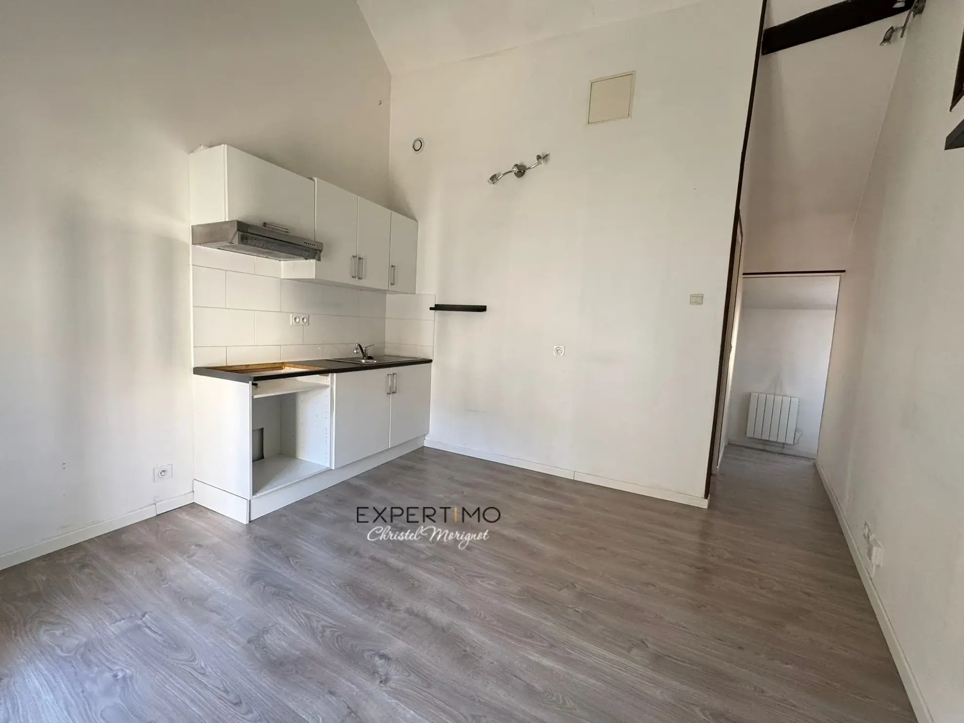 Appartement T2 en Centre-ville d'Esbly avec parking, proche gare et commerces 
