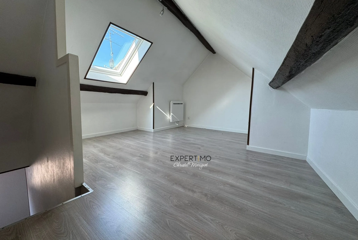 Appartement T2 en Centre-ville d'Esbly avec parking, proche gare et commerces 