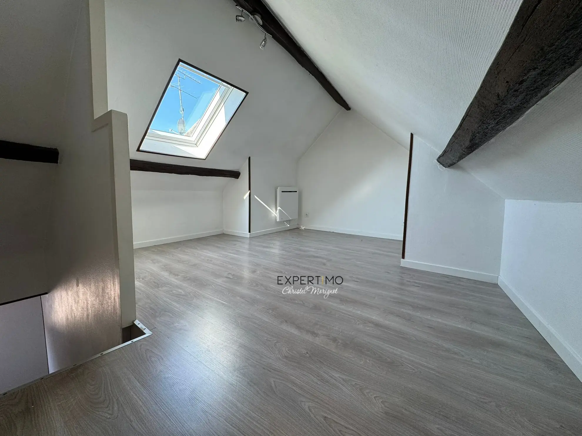 Appartement T2 en Centre-ville d'Esbly avec parking, proche gare et commerces 