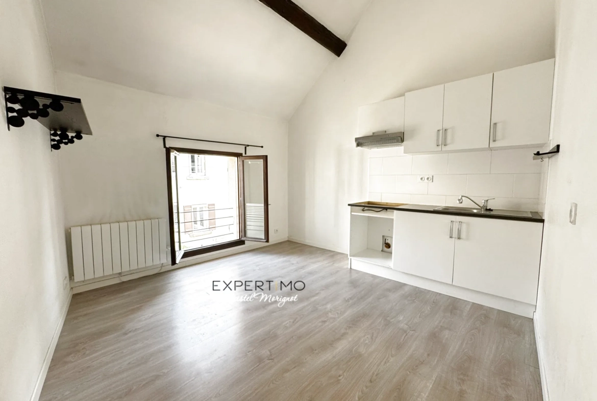 Appartement T2 en Centre-ville d'Esbly avec parking, proche gare et commerces 