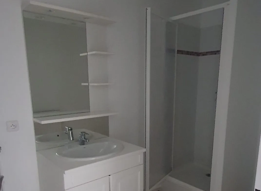 Appartement à vendre à Riantec - 2 pièces avec balcon et cave 