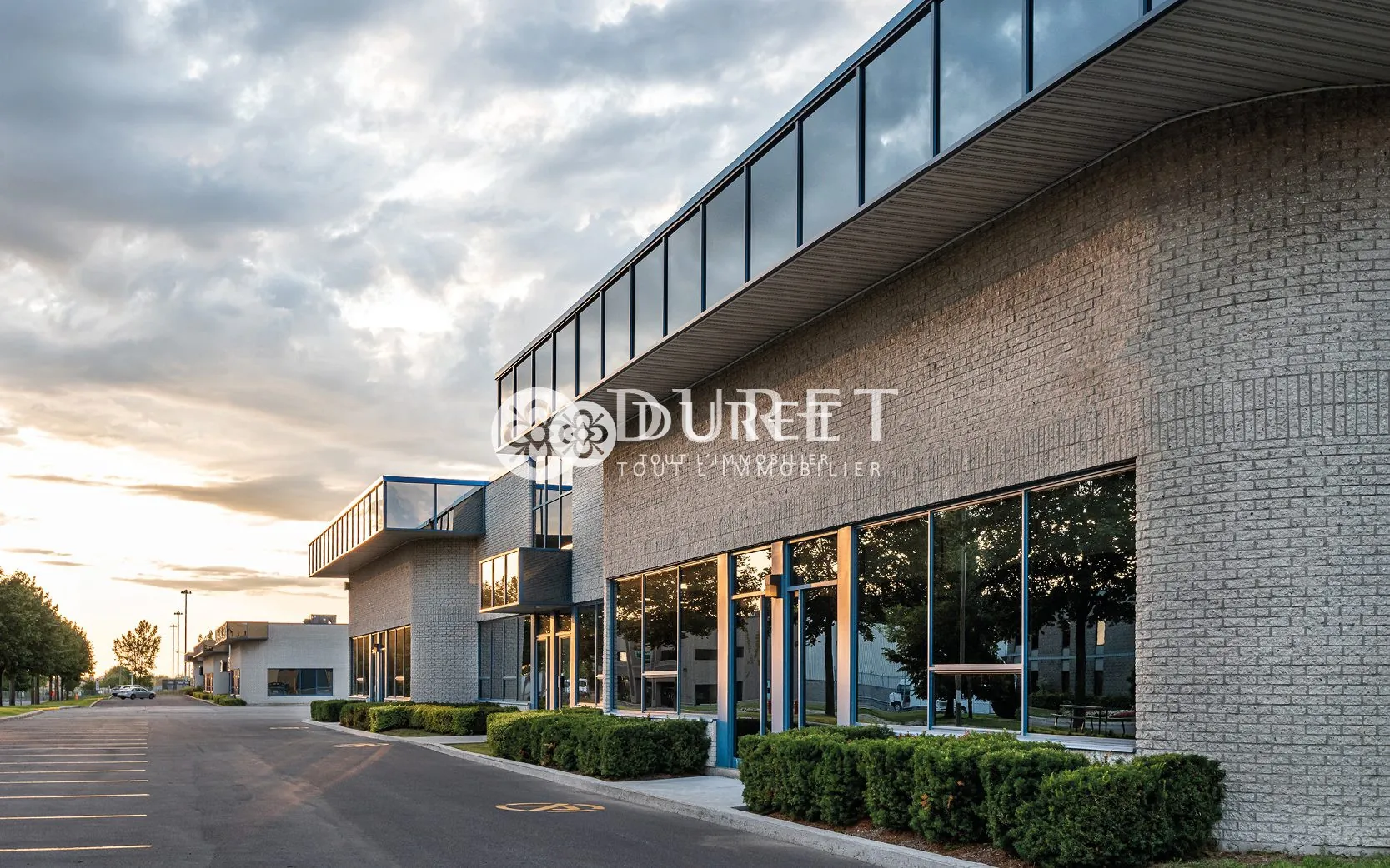 Local commercial neuf à vendre à Saint Jean de Monts - emplacement stratégique & visibilité optimale 