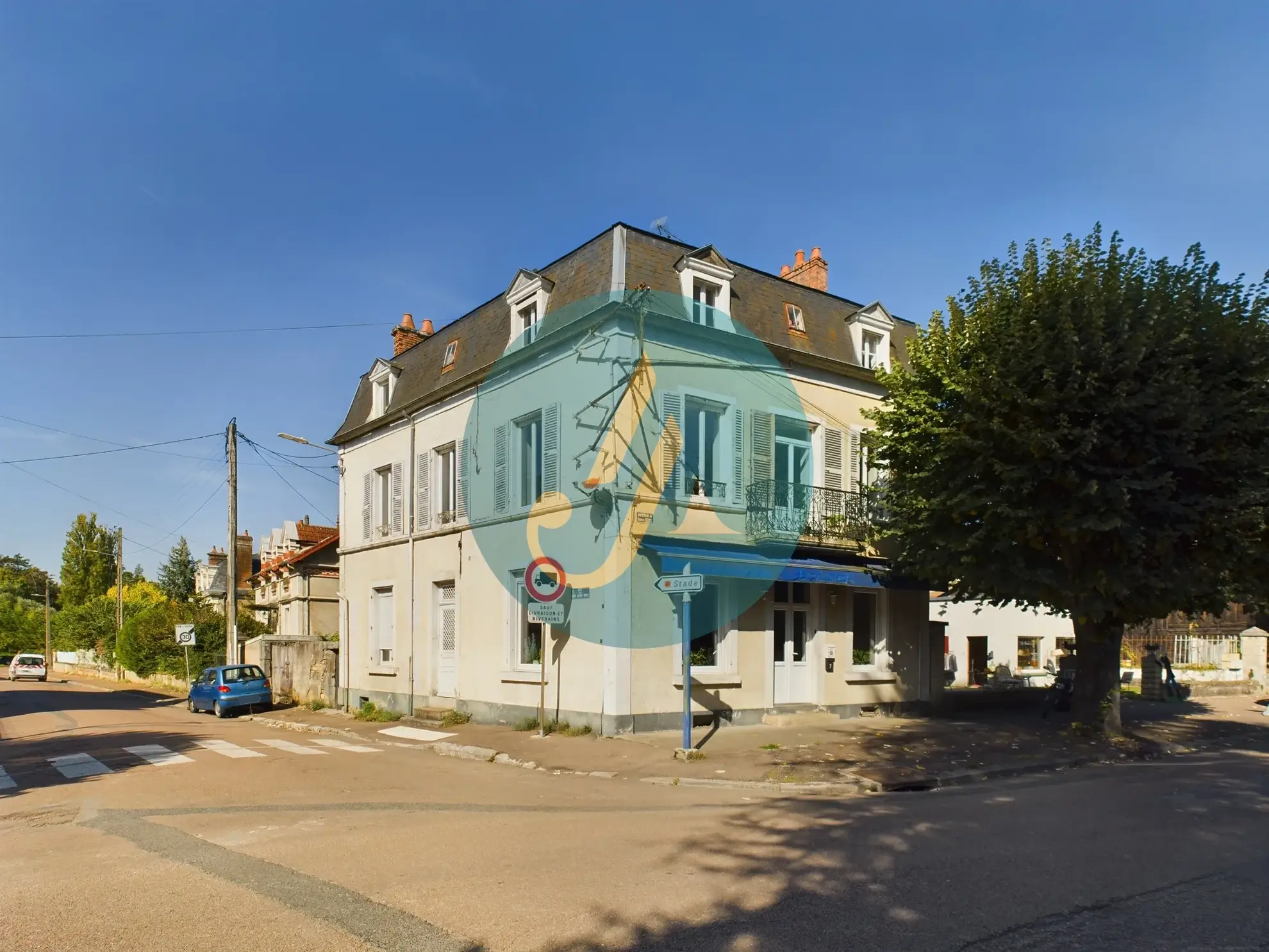 Maison de caractère avec 5 chambres et studio indépendant à Clamecy 