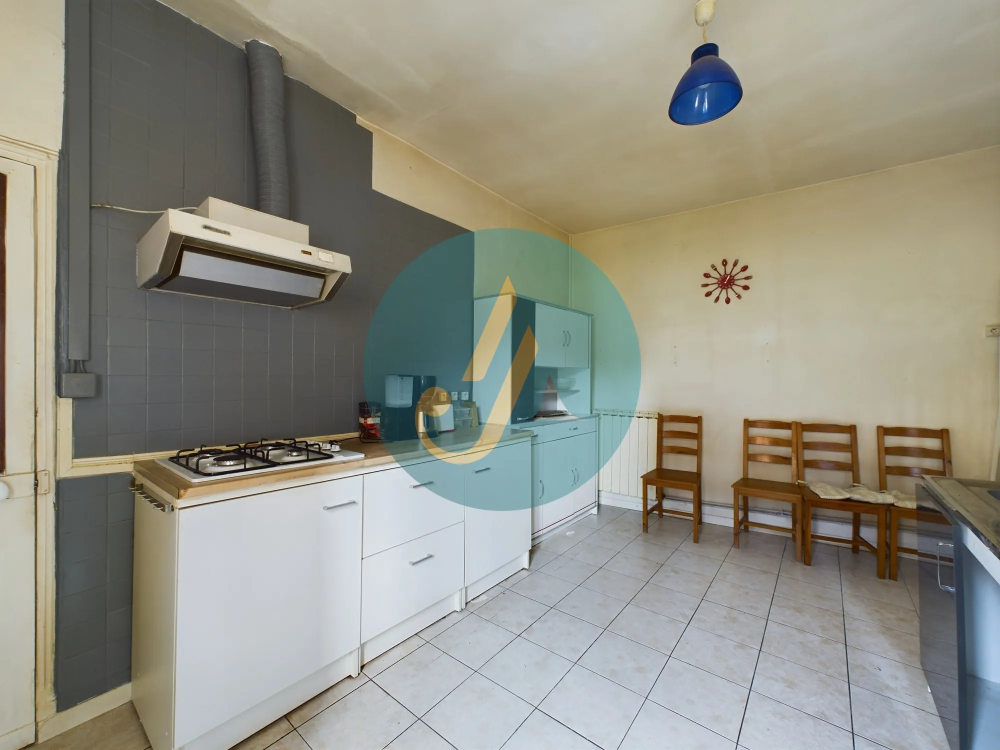 Maison de caractère avec 5 chambres et studio indépendant à Clamecy 