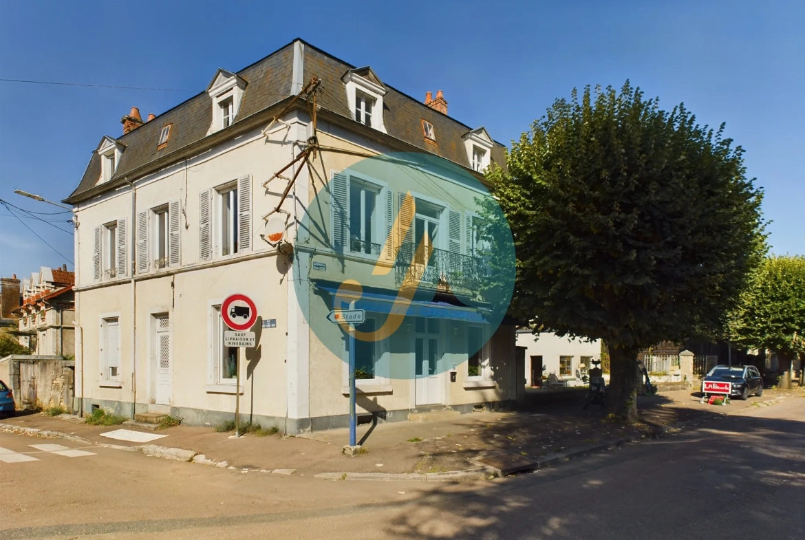 Maison de caractère avec 5 chambres et studio indépendant à Clamecy 