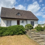 Maison à vendre à Saint-Cosme-en-Vairais avec belles volumes et potentiel de rénovation