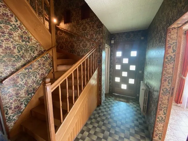 Maison à vendre à Saint-Cosme-en-Vairais avec belles volumes et potentiel de rénovation 