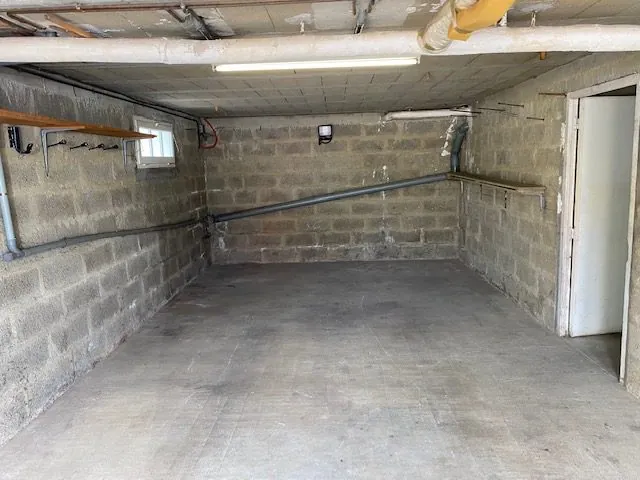 Maison à vendre à Saint-Cosme-en-Vairais avec belles volumes et potentiel de rénovation 