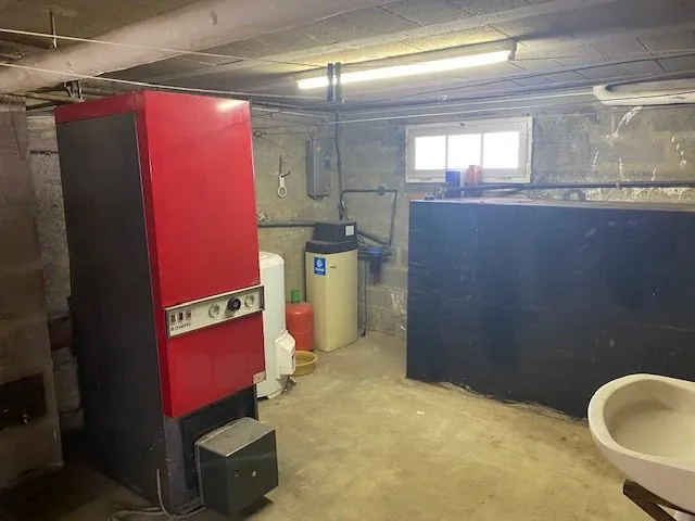 Maison à vendre à Saint-Cosme-en-Vairais avec belles volumes et potentiel de rénovation 