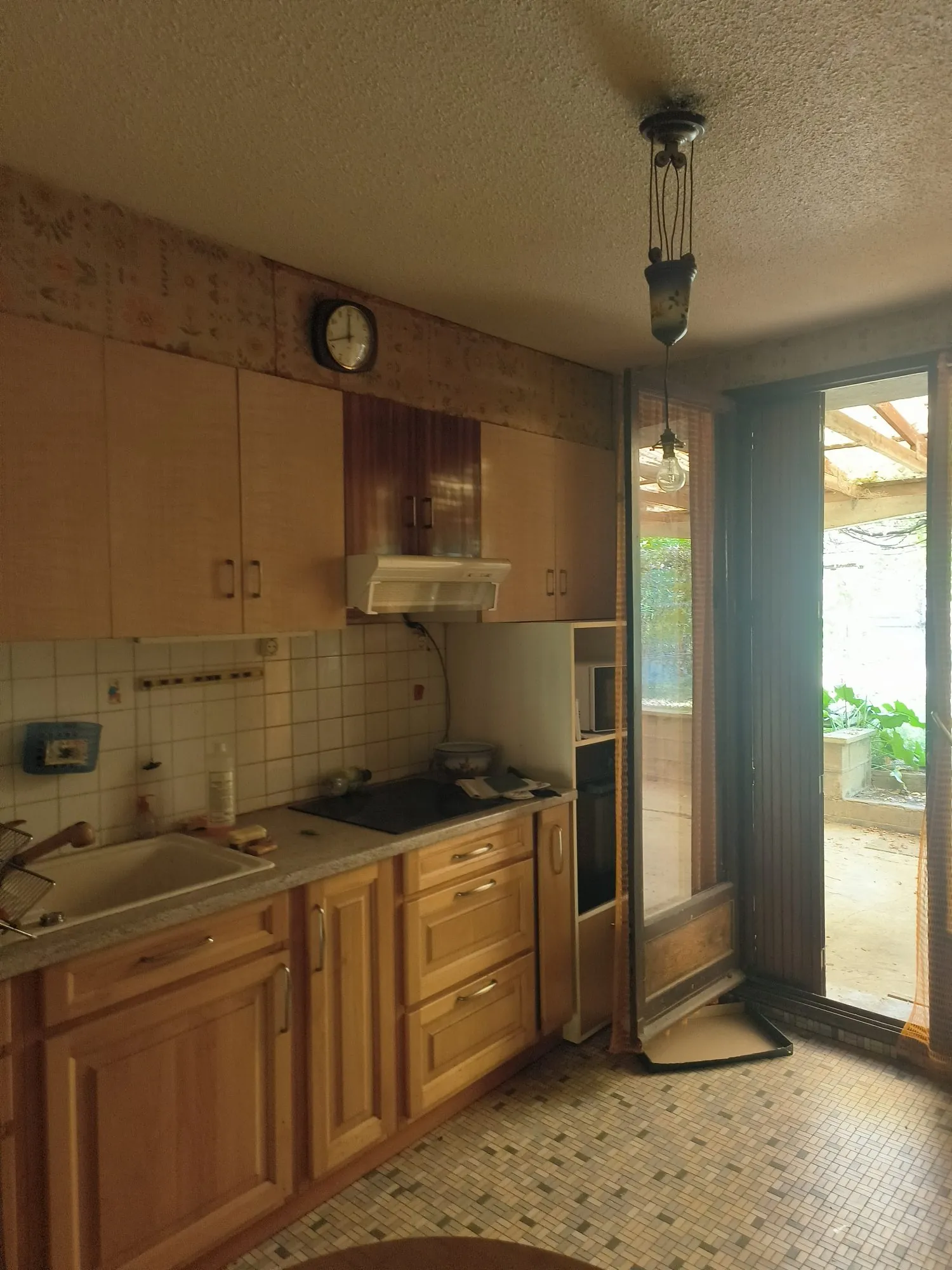 Maison à vendre à Lameilhé, 4 chambres, jardin et terrasse, potentiel de rénovation 