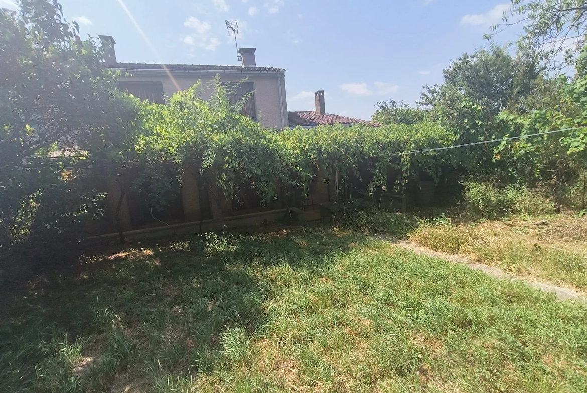 Maison à vendre à Lameilhé, 4 chambres, jardin et terrasse, potentiel de rénovation 
