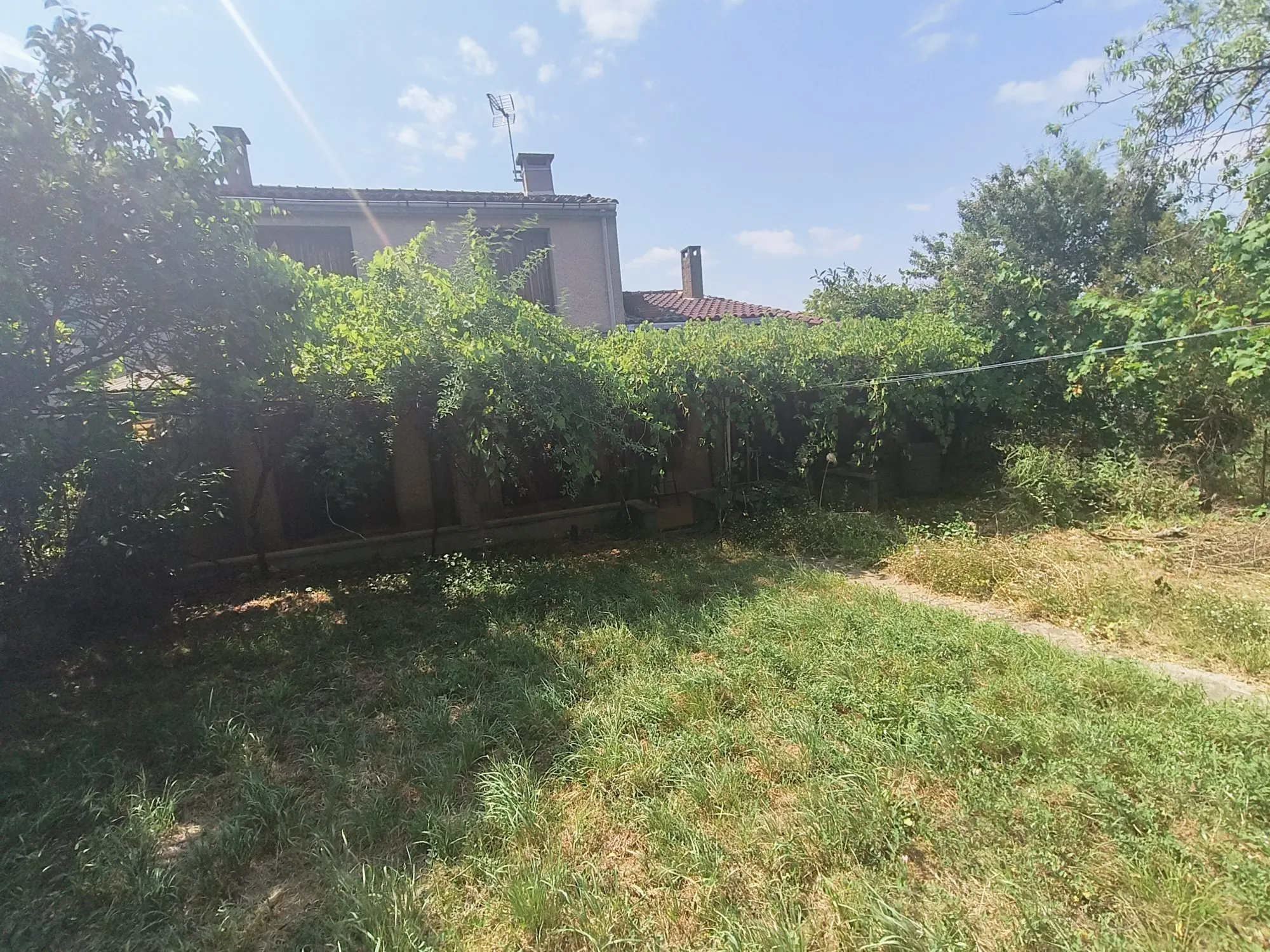 Maison à vendre à Lameilhé, 4 chambres, jardin et terrasse, potentiel de rénovation 