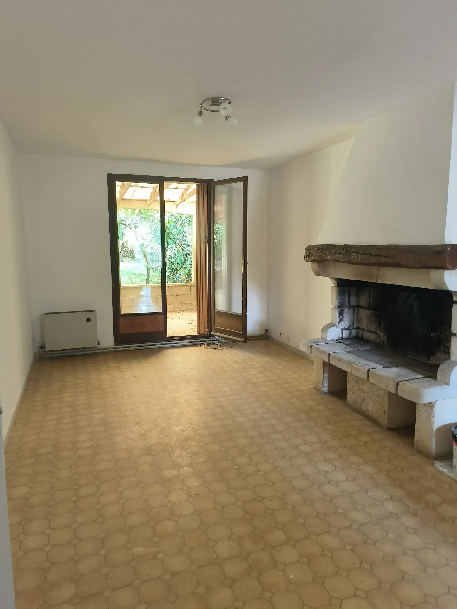 Maison à vendre à Lameilhé, 4 chambres, jardin et terrasse, potentiel de rénovation 