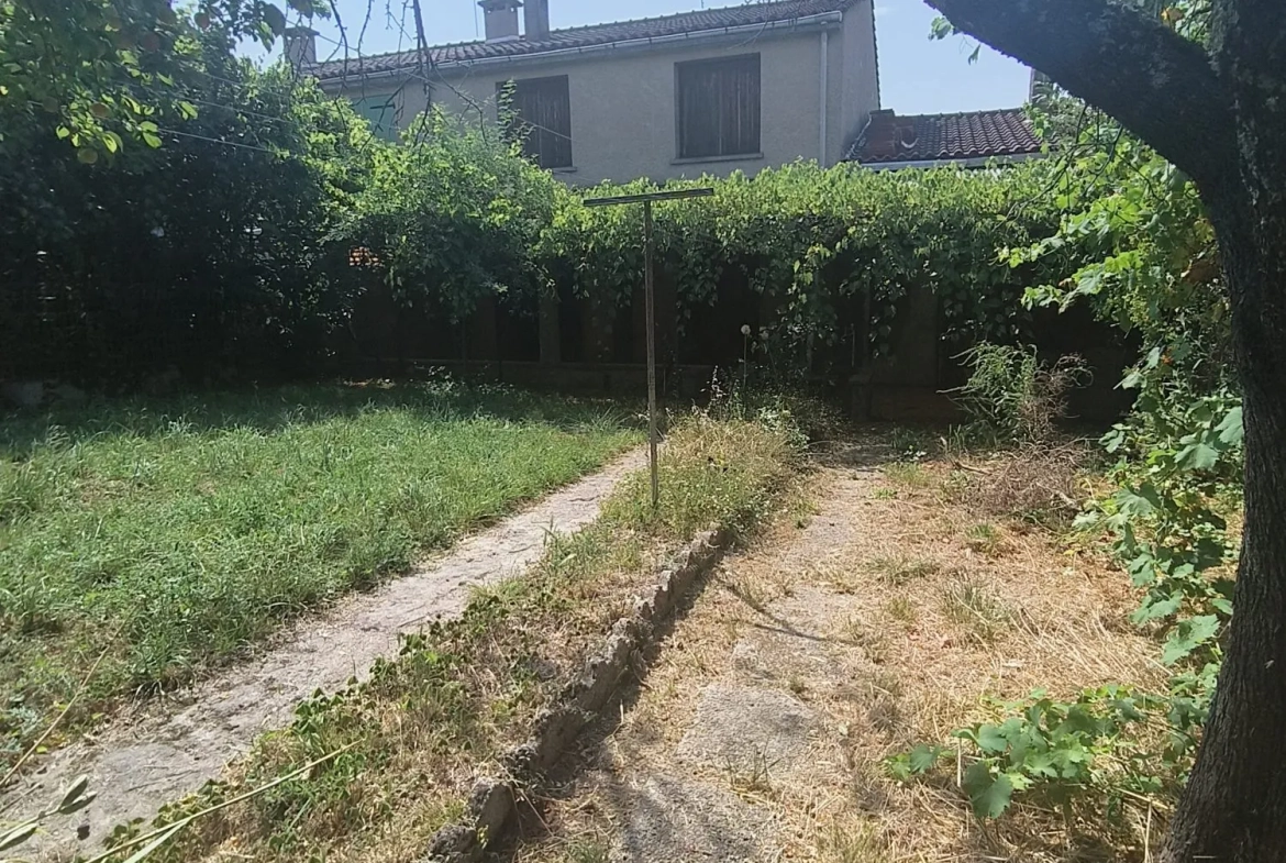Maison à vendre à Lameilhé, 4 chambres, jardin et terrasse, potentiel de rénovation 