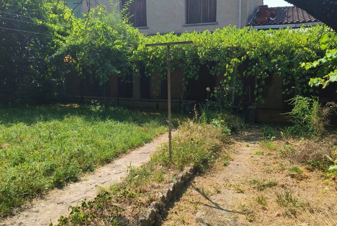 Maison à vendre à Lameilhé, 4 chambres, jardin et terrasse, potentiel de rénovation 