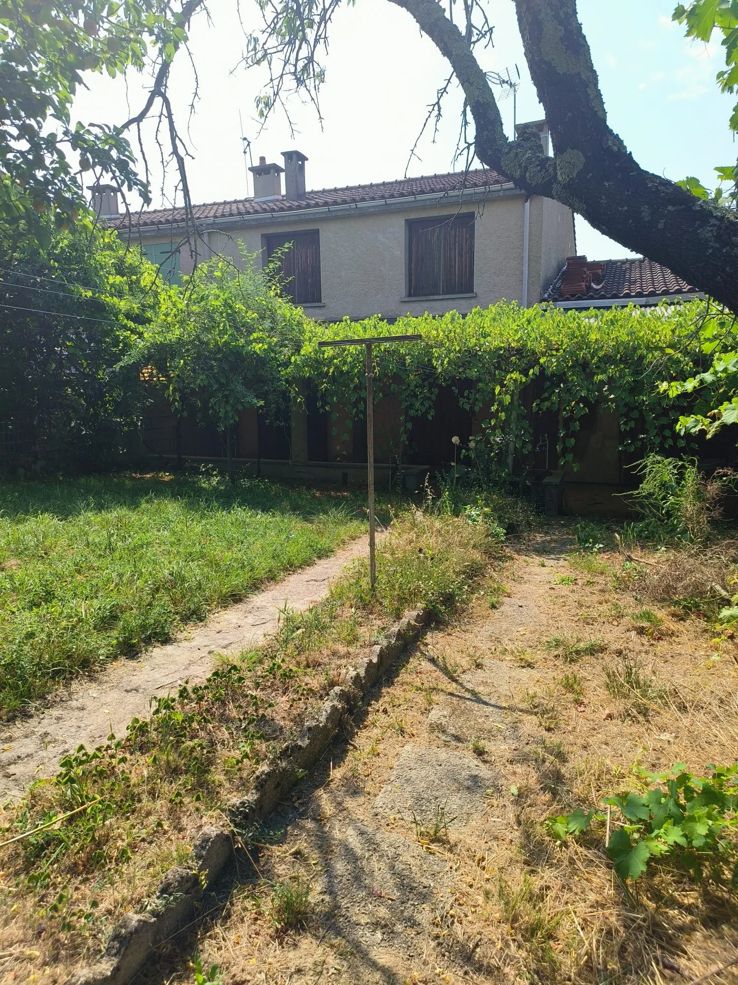 Maison à vendre à Lameilhé, 4 chambres, jardin et terrasse, potentiel de rénovation 