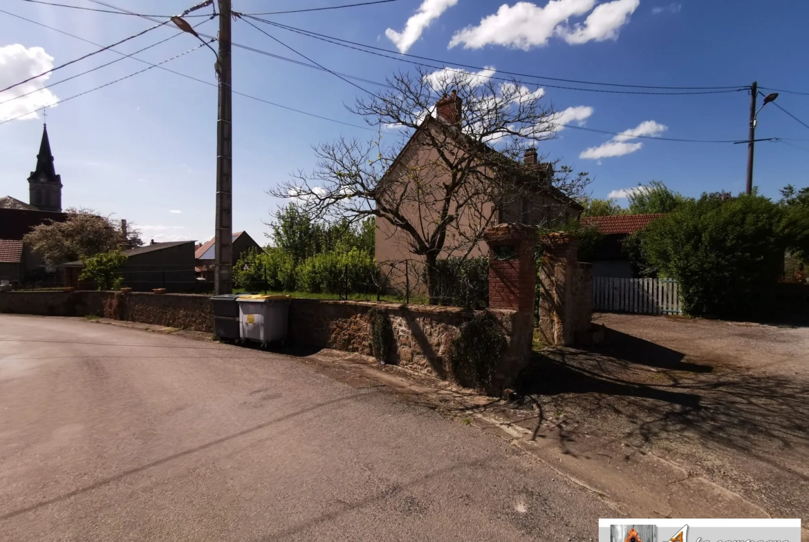 Charmante maison de village avec garage, jardin et cour à Sannat 