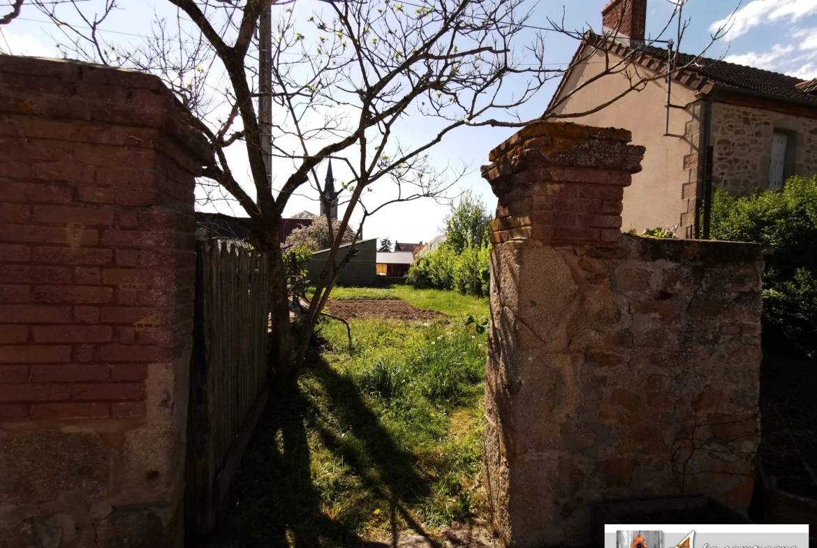 Charmante maison de village avec garage, jardin et cour à Sannat 