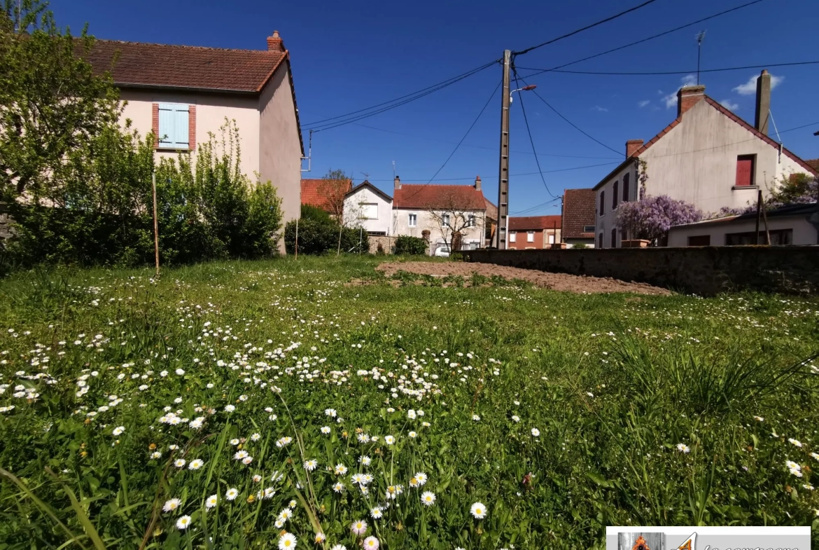 Charmante maison de village avec garage, jardin et cour à Sannat 