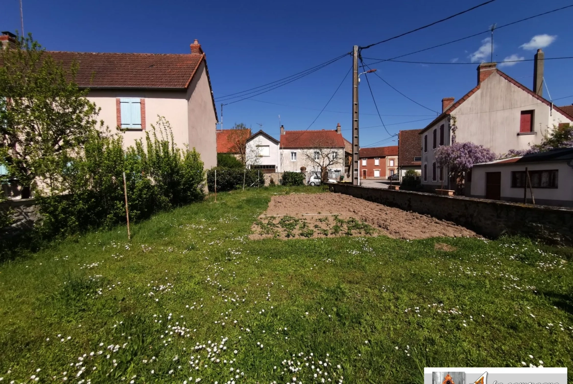 Charmante maison de village avec garage, jardin et cour à Sannat 
