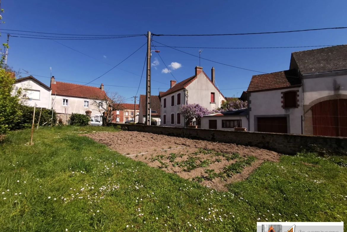 Charmante maison de village avec garage, jardin et cour à Sannat 