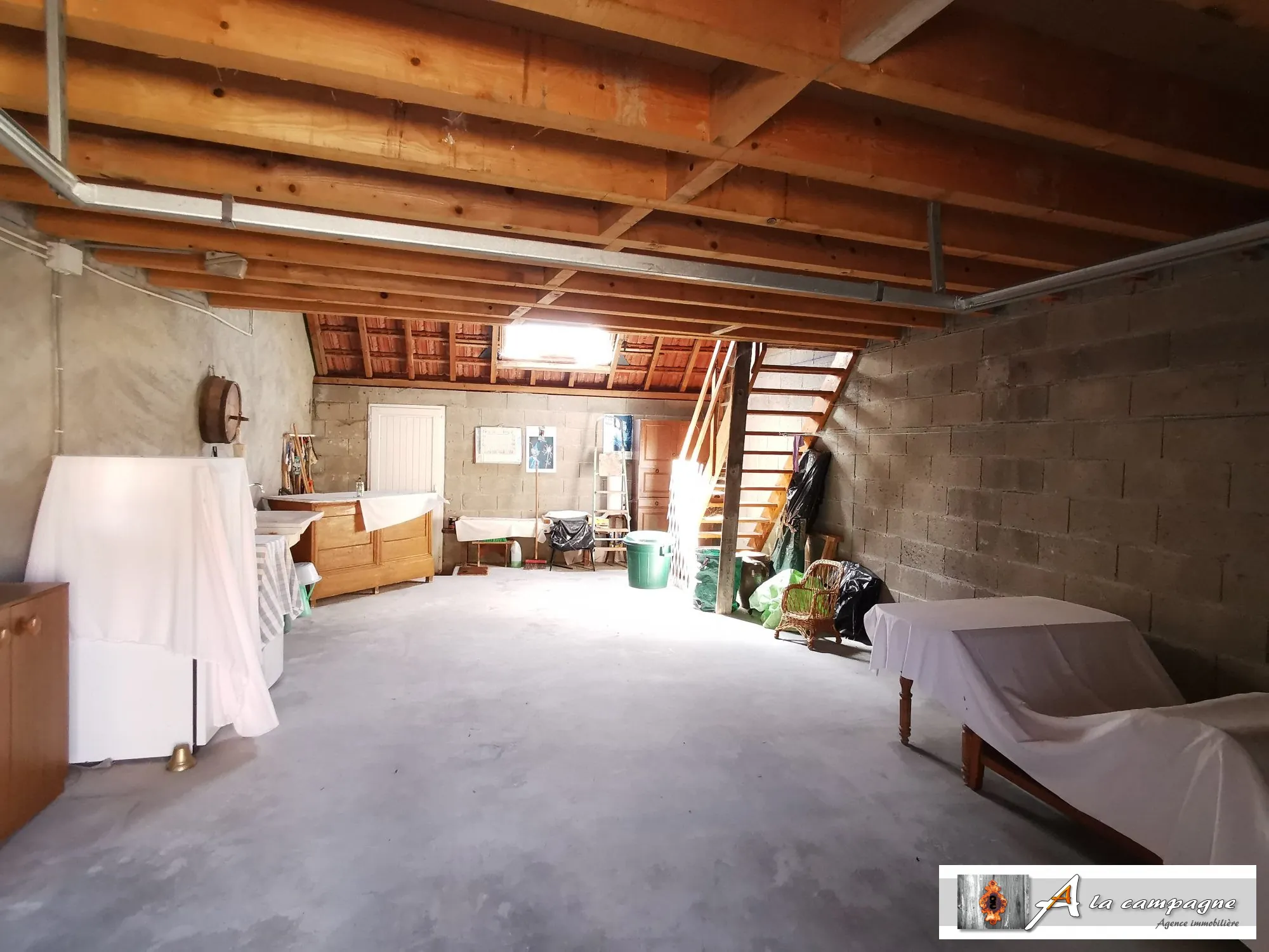 Charmante maison de village avec garage, jardin et cour à Sannat 