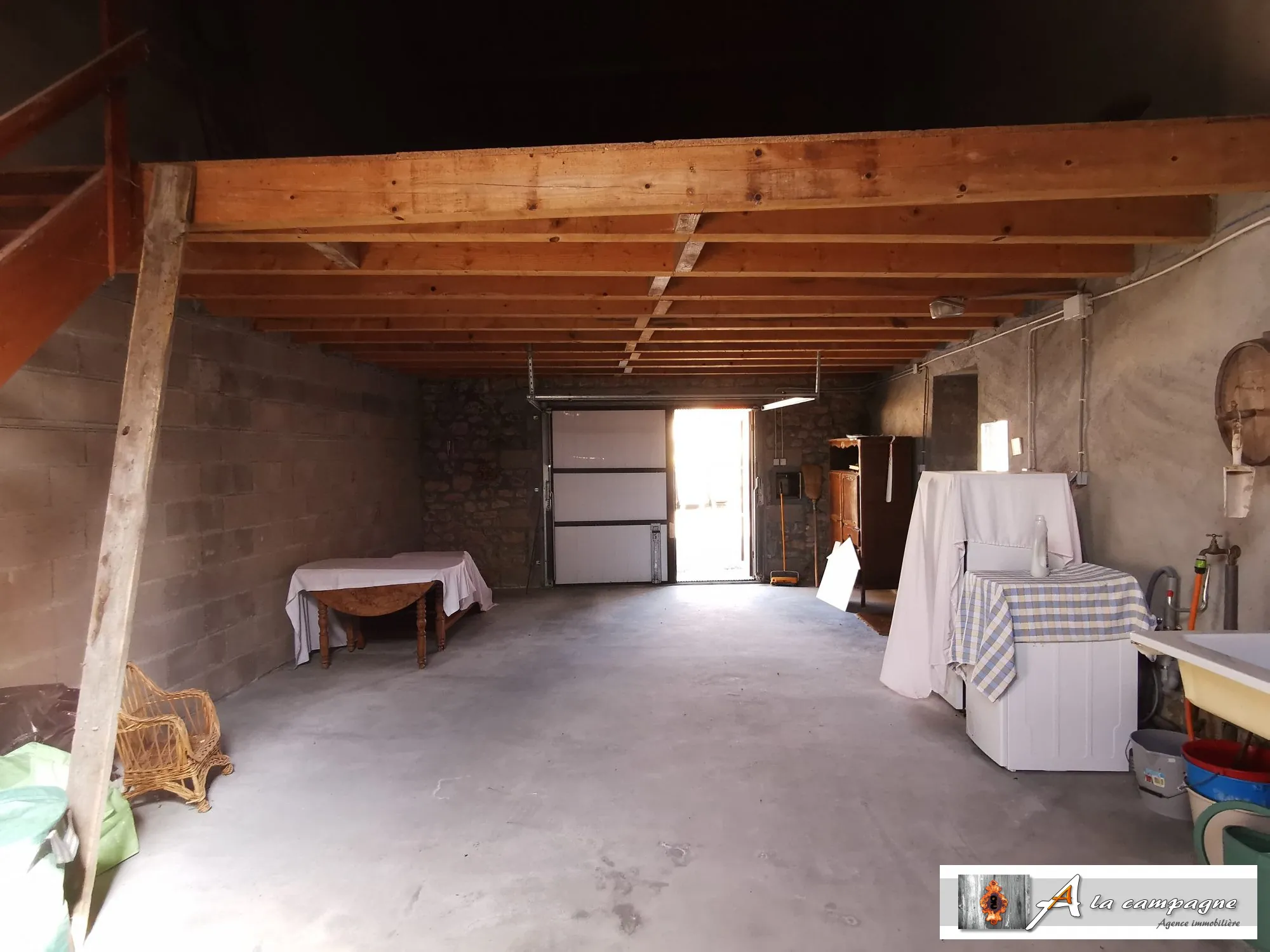 Charmante maison de village avec garage, jardin et cour à Sannat 