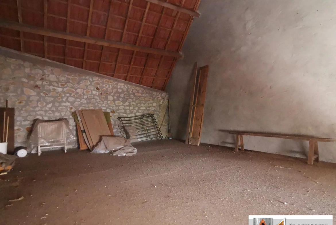 Charmante maison de village avec garage, jardin et cour à Sannat 