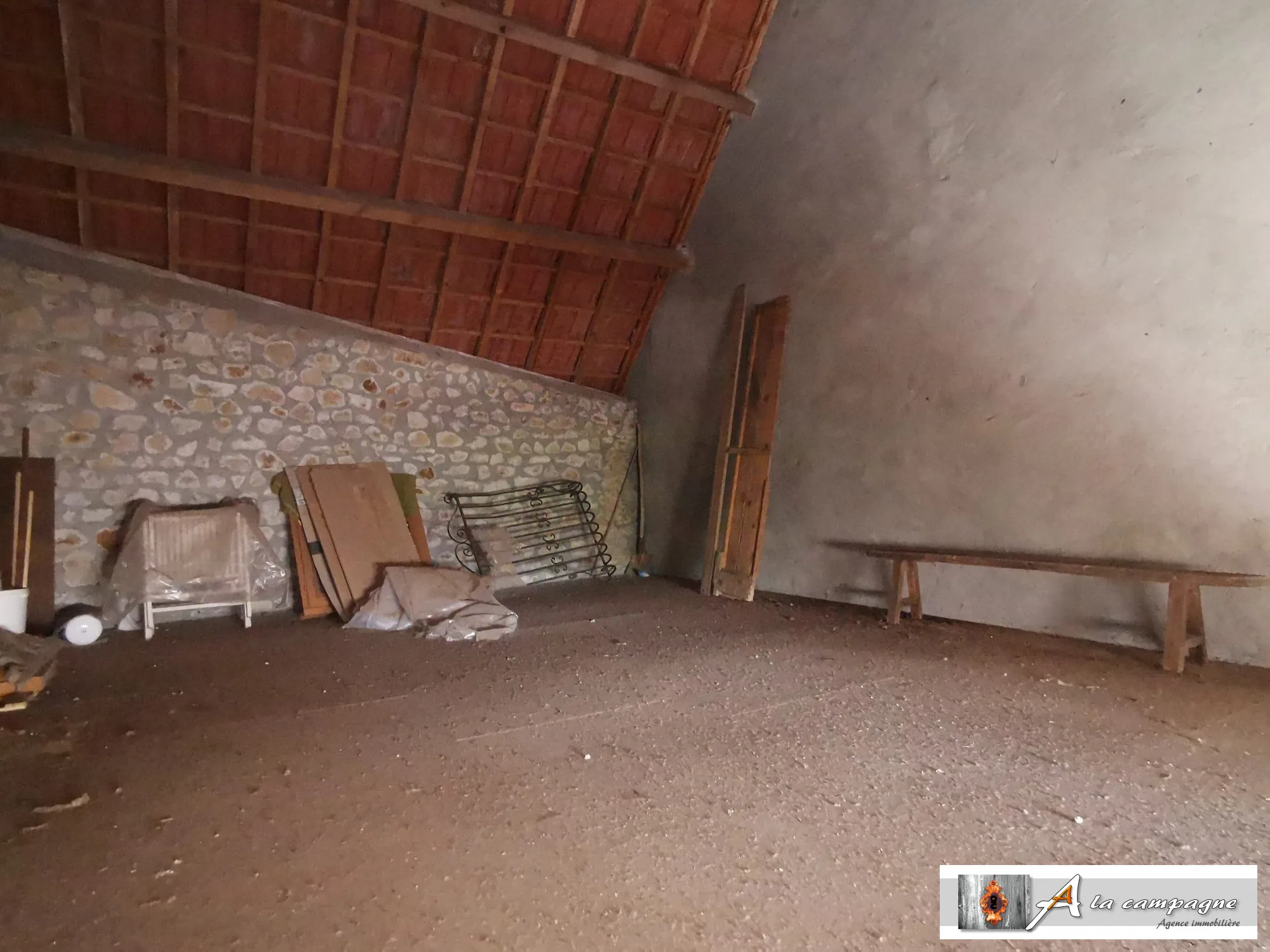 Charmante maison de village avec garage, jardin et cour à Sannat 