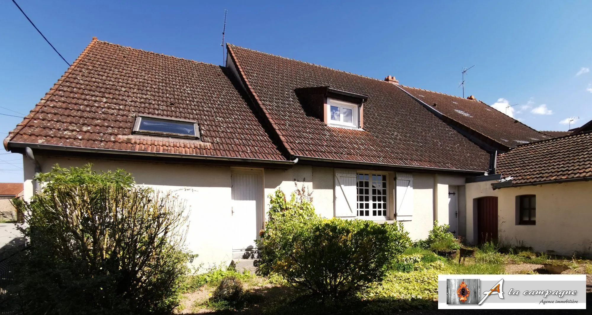 Charmante maison de village avec garage, jardin et cour à Sannat 
