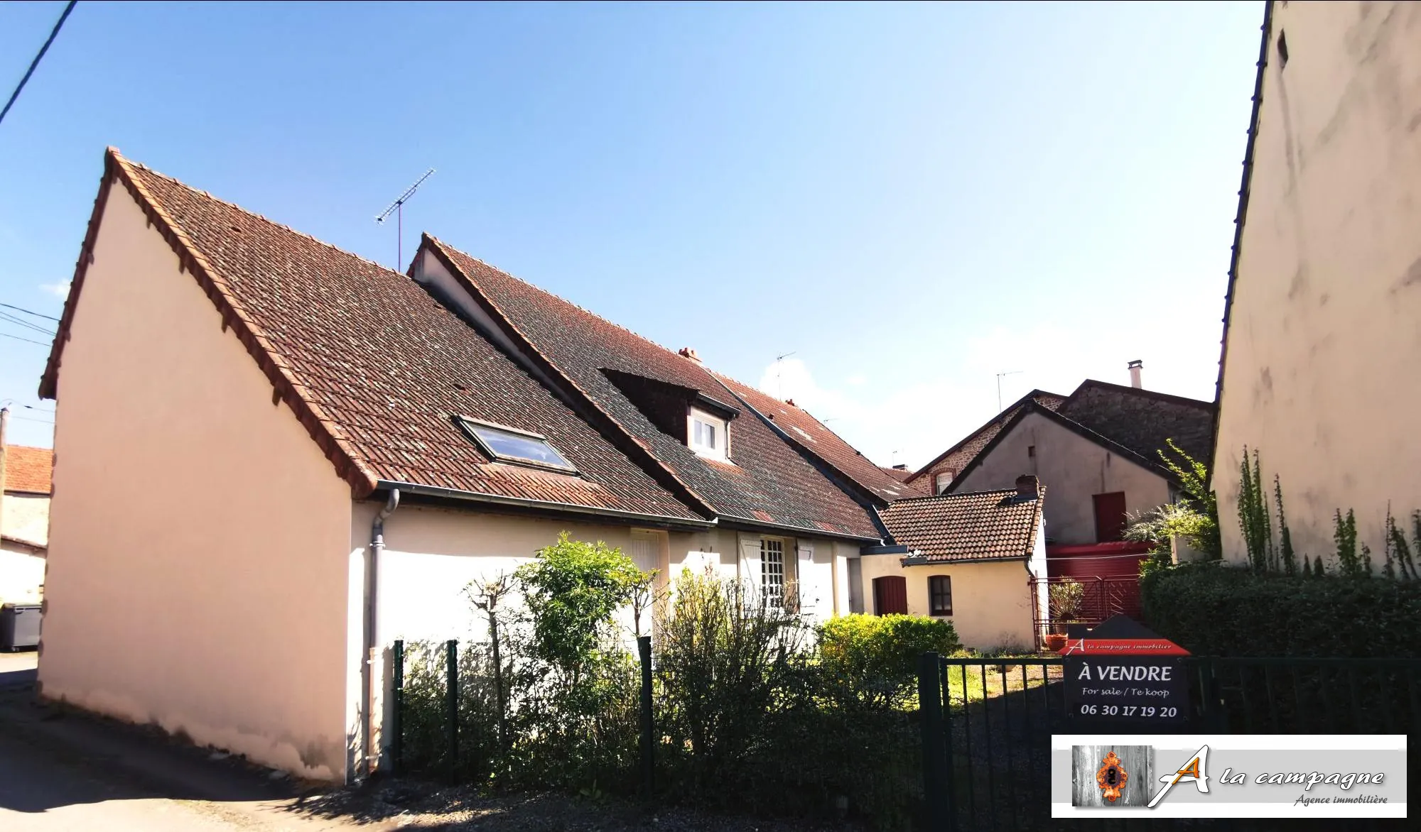 Charmante maison de village avec garage, jardin et cour à Sannat 