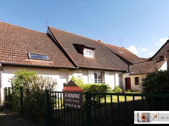 Charmante maison de village avec garage, jardin et cour à Sannat