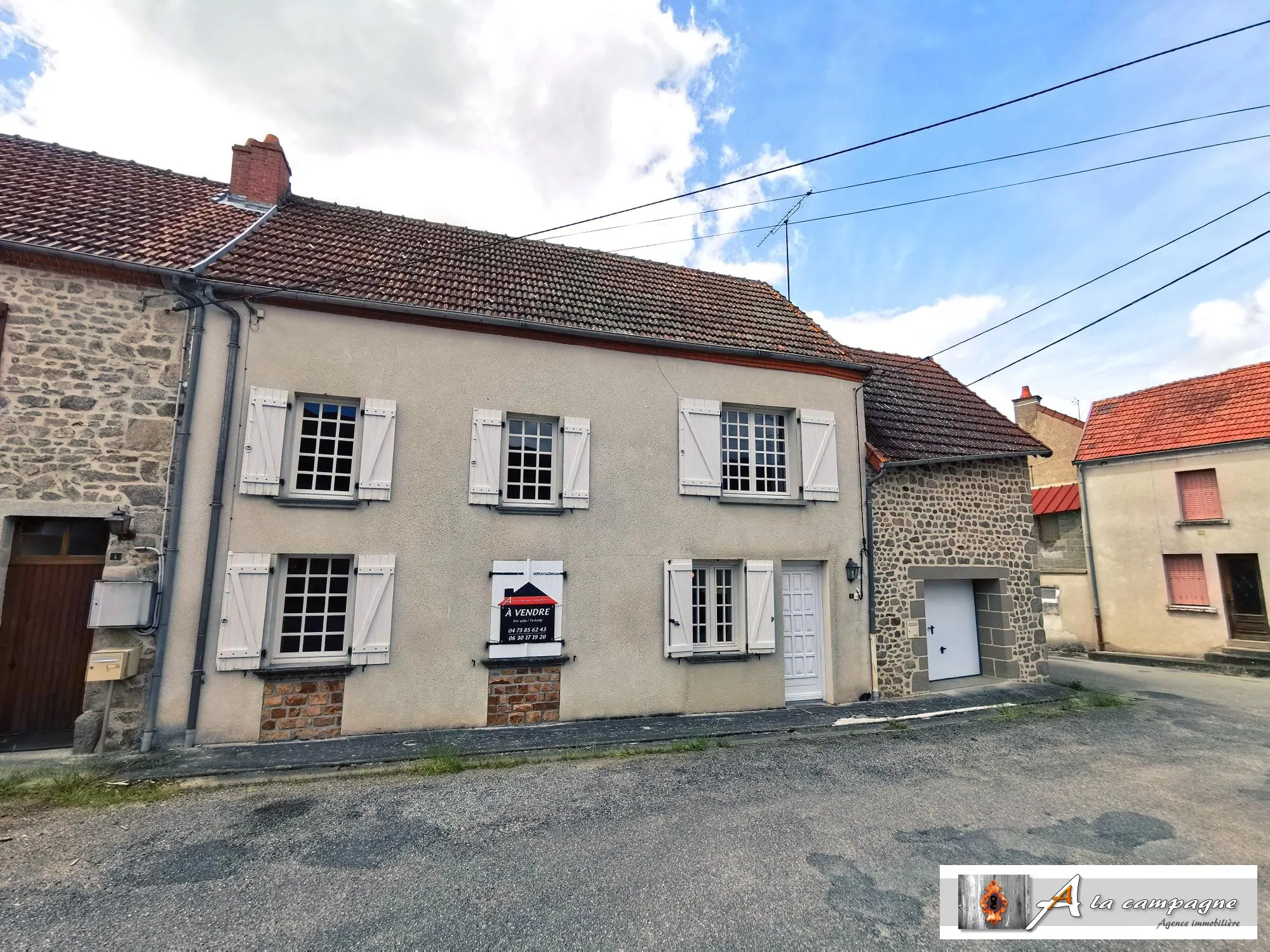 Charmante maison de village avec garage, jardin et cour à Sannat 