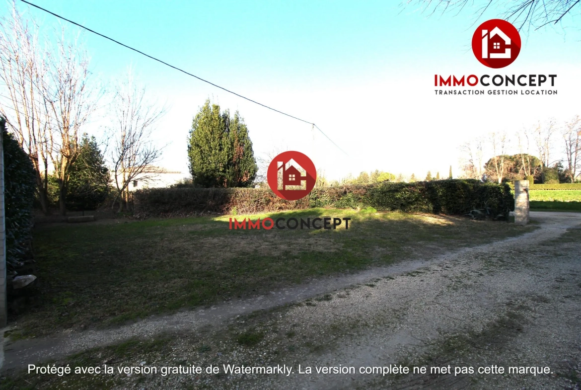 Terrain constructible à Roquemaure de 242 m², secteur calme, proche commodités 