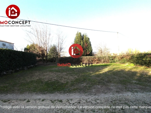 Terrain constructible à Roquemaure de 242 m², secteur calme, proche commodités