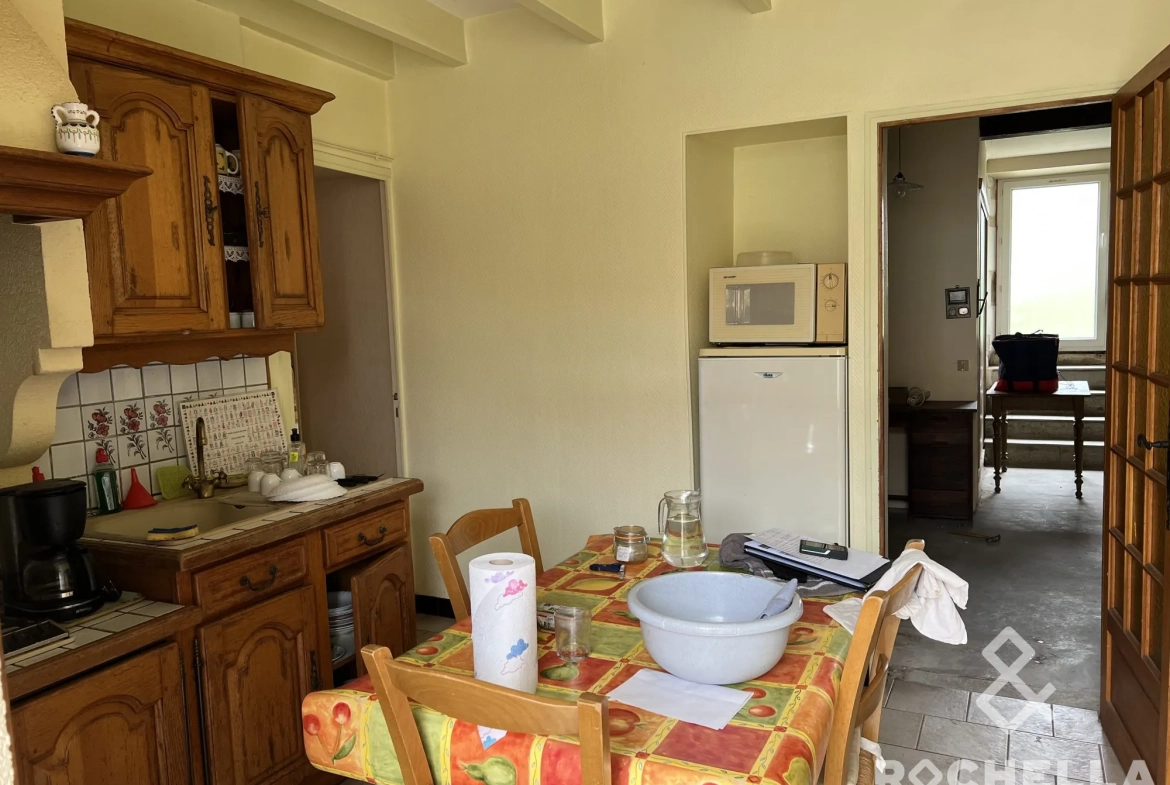 Maison de bourg à rénover à Lozay avec dépendance et potentiel d'agrandissement 