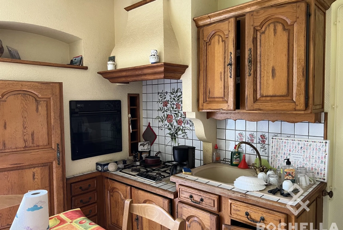 Maison de bourg à rénover à Lozay avec dépendance et potentiel d'agrandissement 
