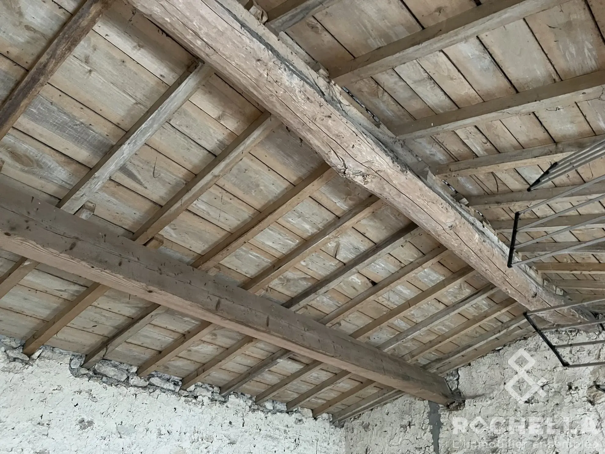 Maison de bourg à rénover à Lozay avec dépendance et potentiel d'agrandissement 
