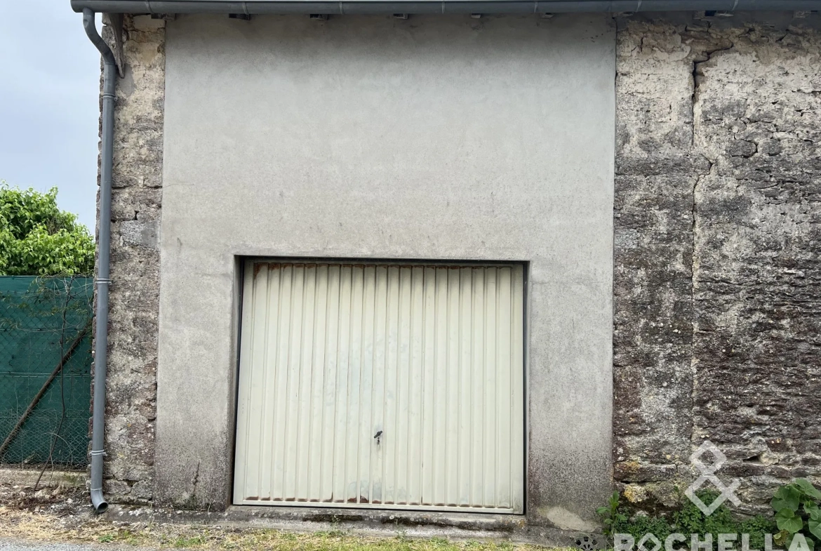 Maison de bourg à rénover à Lozay avec dépendance et potentiel d'agrandissement 
