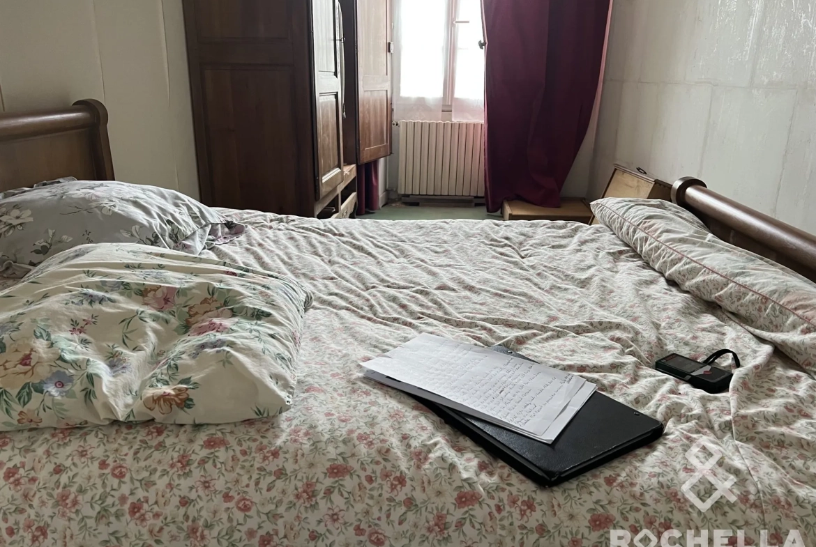 Maison de bourg à rénover à Lozay avec dépendance et potentiel d'agrandissement 