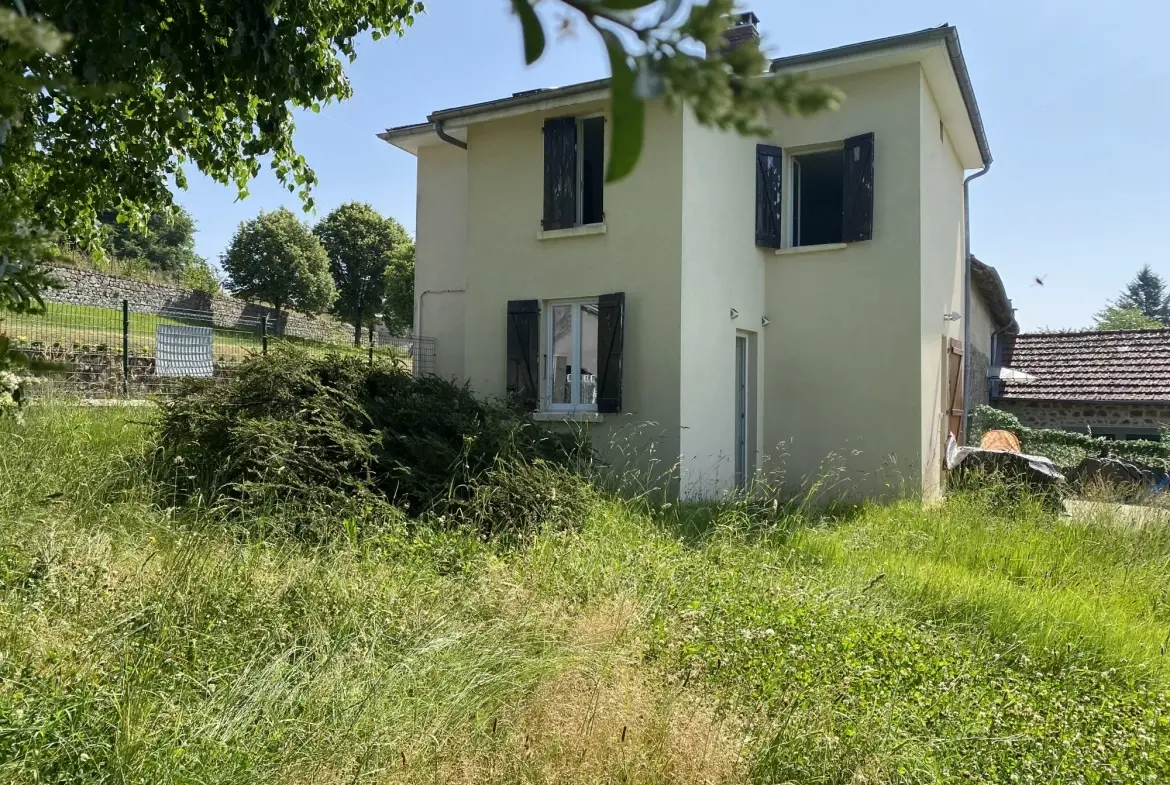 Maison en pierre rénovée avec jardin et terrasse sud à Saint-Julien-le-Petit 