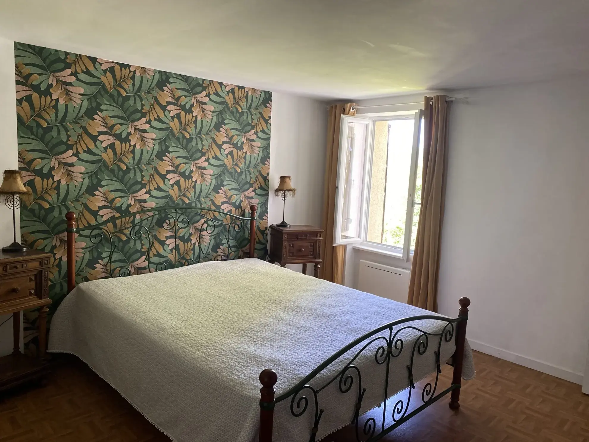 Maison en pierre rénovée avec jardin et terrasse sud à Saint-Julien-le-Petit 